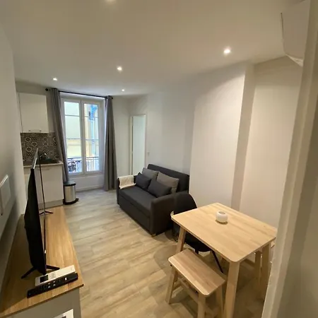 Le Coeur Du Port De Golfe Juan - Parking - Clim - Wifi Apartment *